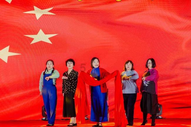 我国网民平均每天上网时间为3.74小时，你觉得这时间长吗？游戏画面
